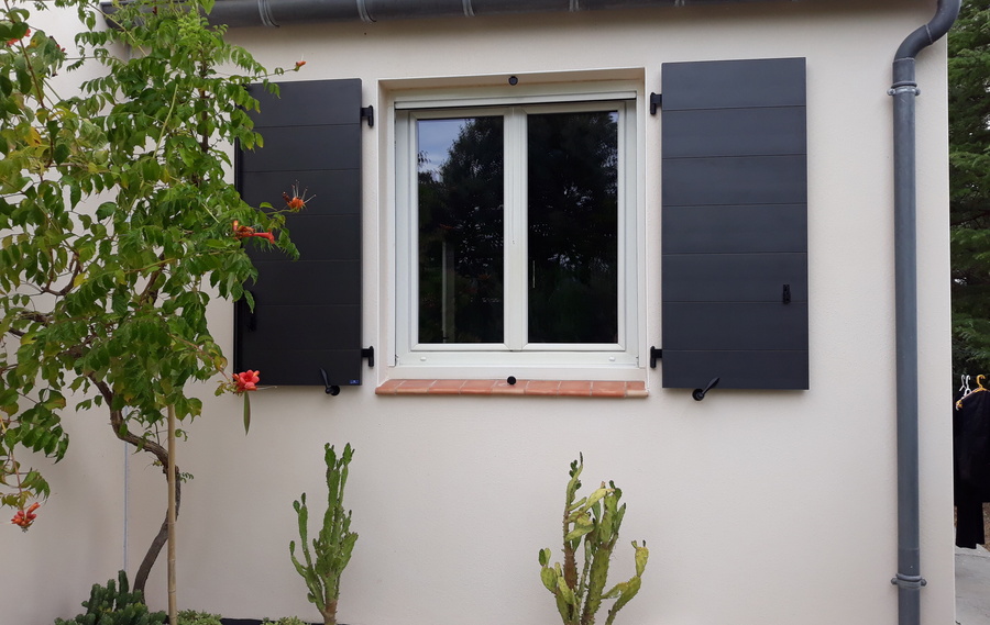 Volets battants épurés à MERIGNAC