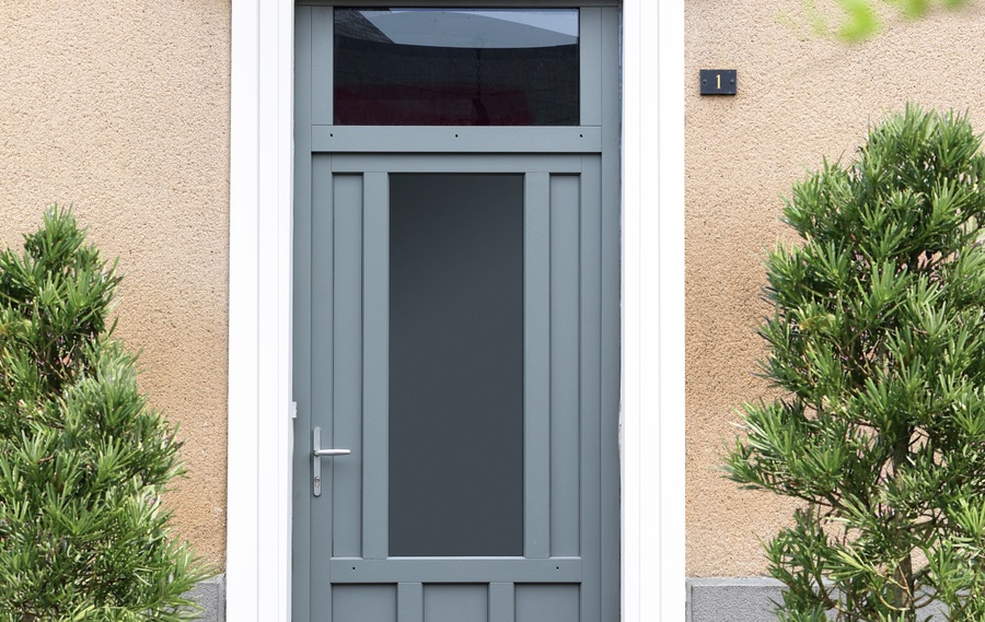 Notre gamme de porte d'entrée en BOIS CLASSIQUE et CREATIVE CONTEMPORAINE à ST JEAN D'ILLAC