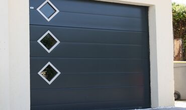 Portes de garage &agrave;&nbsp;ST JEAN D'ILLAC